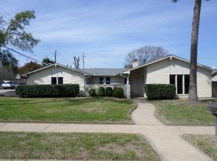 1900 Victoria Dr, Arlington, TX 76012