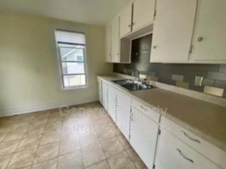 909 1/2 Barland St — Photo 13