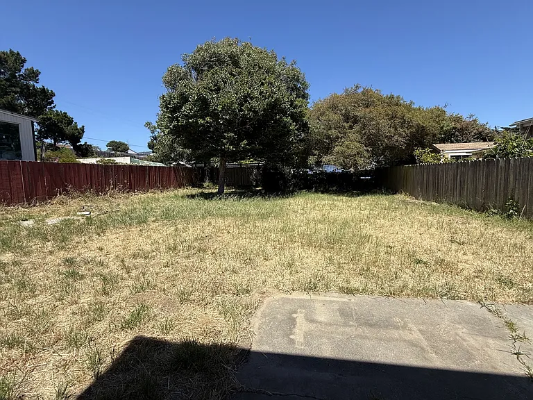 134 Hilton Ave — Photo 22