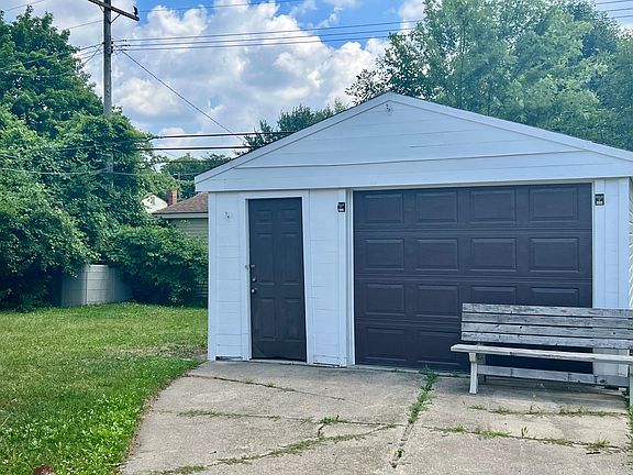 Generously sized 1.5 car garage