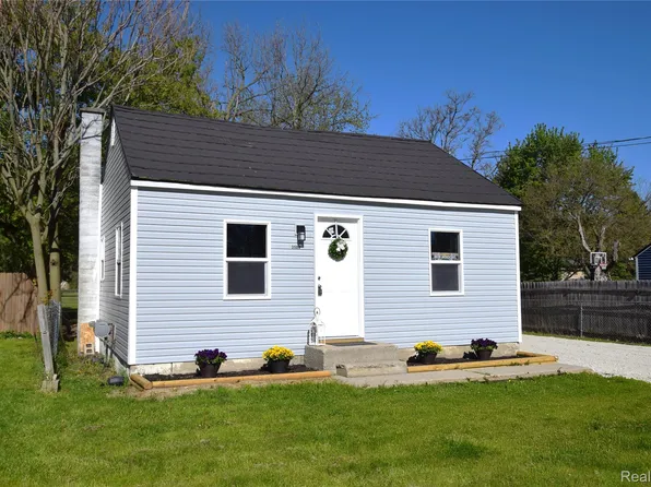 3508 Fern Ave, Burton, MI 48529