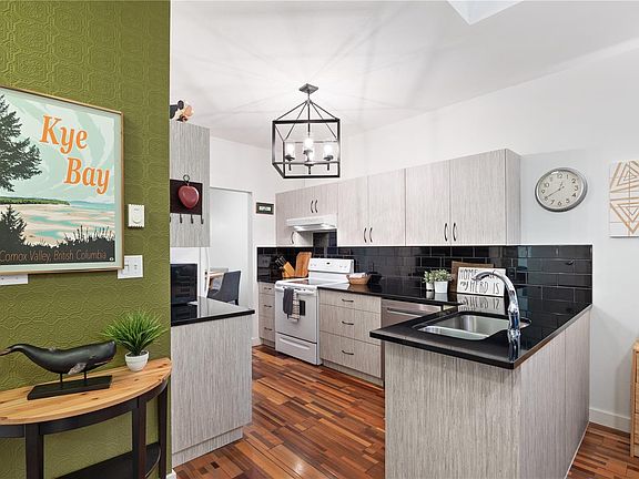 2nd image of 555 4th St #303