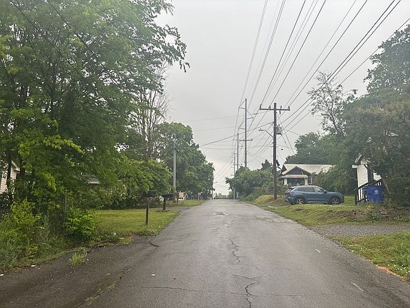 4th image of 820 Lang St NE
