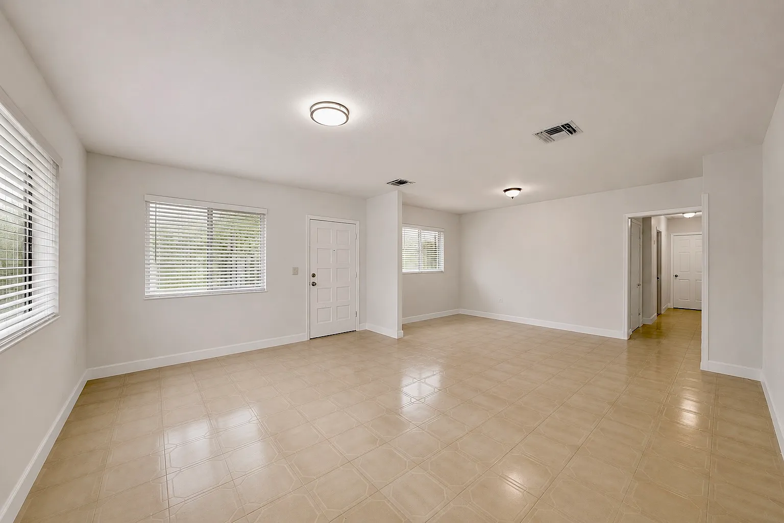 3 bed, 2.5 bath, 1400 sqft, $2,950 — Photo 4