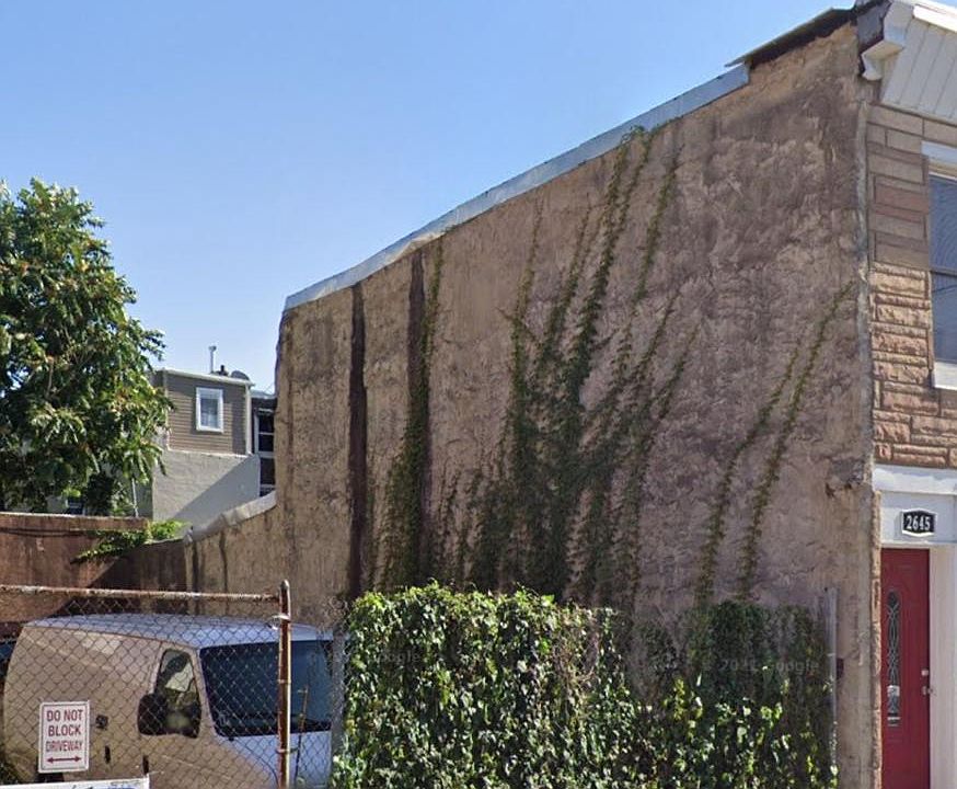 2nd image of 2647 Emerald St