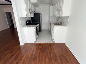 11975 Iowa Ave, Los Angeles, CA