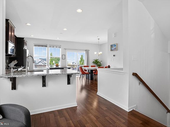 2nd image of 319 Dawson Pl