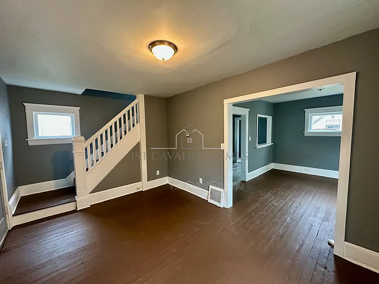 435 Windsor St — Photo 5