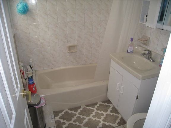 4th image of 2348 35th St #2