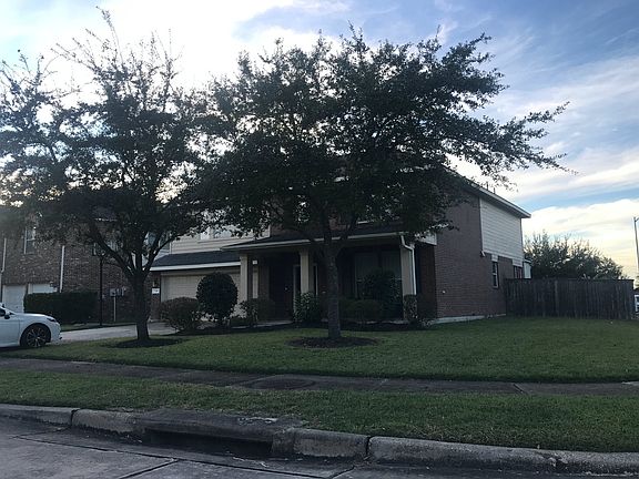 2nd image of 7402 Saxon Hill Ln