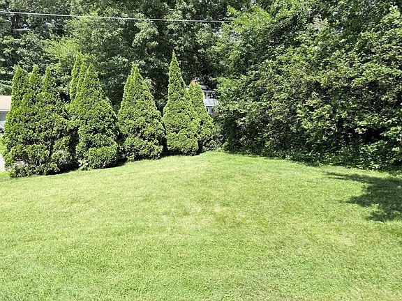 2nd image of 8 Warren Rd