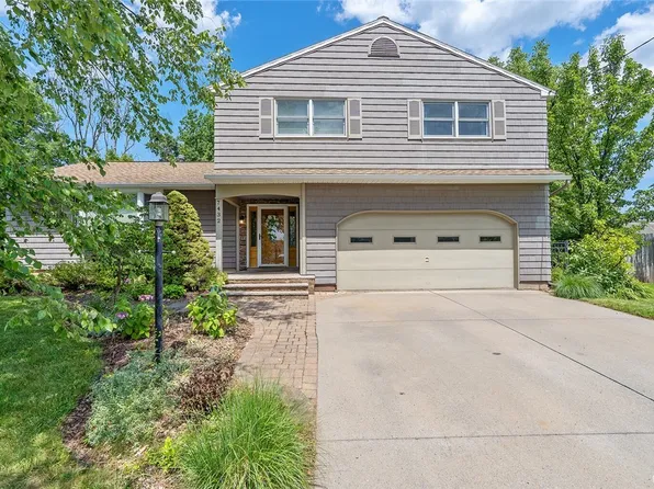 7432 Donegal Way, Liverpool, NY 13088
