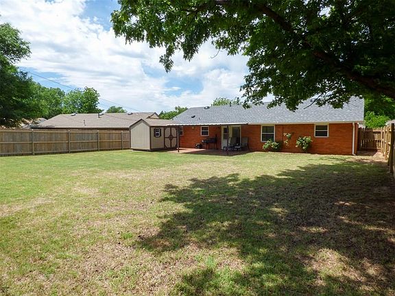 2nd image of 106 Kelly Dr