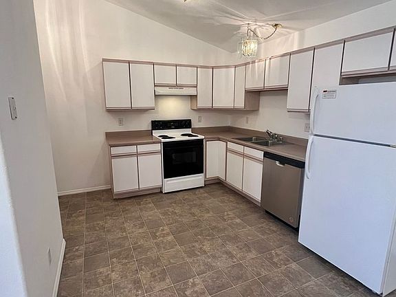 4th image of 101 13th St APT D