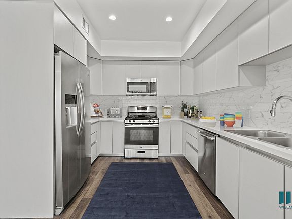 2nd image of 4909 Rosewood Ave #101