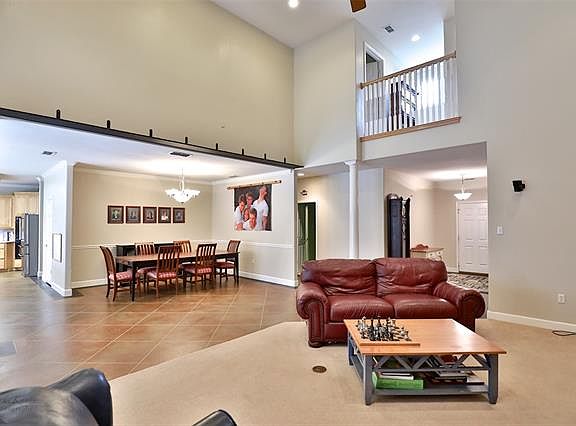 3rd image of 1218 Canterbury Dr