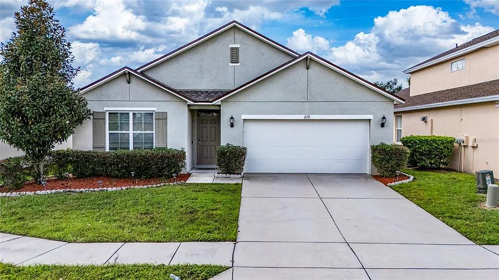 4 bed, 2.0 bath, 1812 sqft, $2,300 — Photo 1