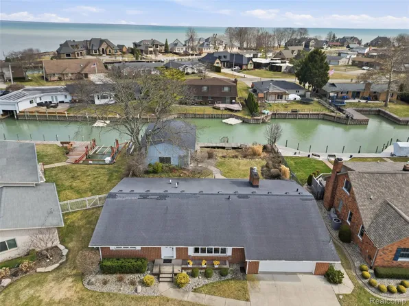 49750 Nautical Dr, Chesterfield, MI 48047