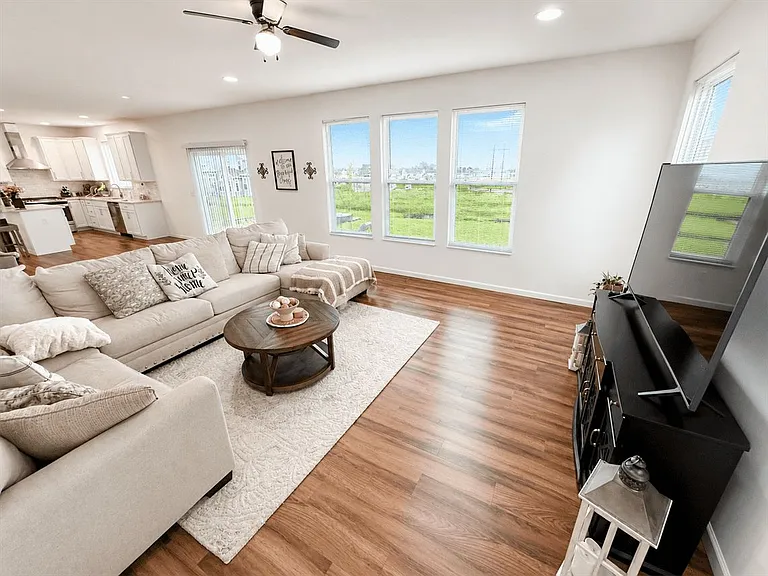 1100 Sarah Freeman Dr — Photo 4