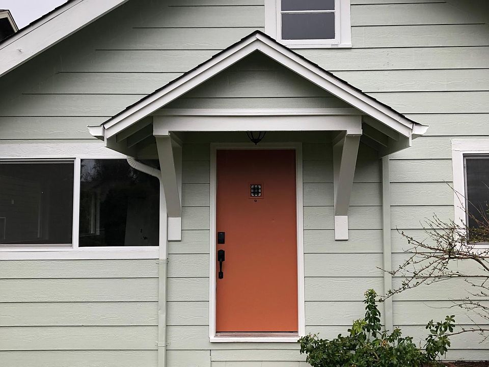 Front of house- step is getting finished.