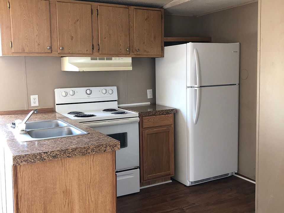 2nd image of 163 Lakeside (pvt) St