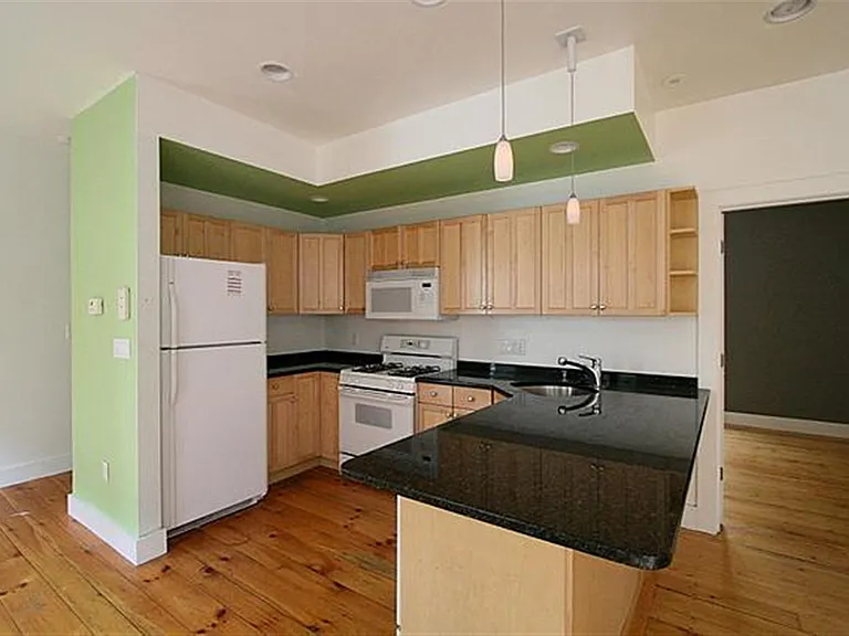 363 Columbia St #2 — Photo 10