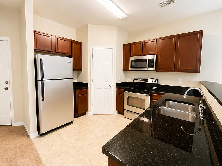 466 Westmoreland Rd — Photo 4