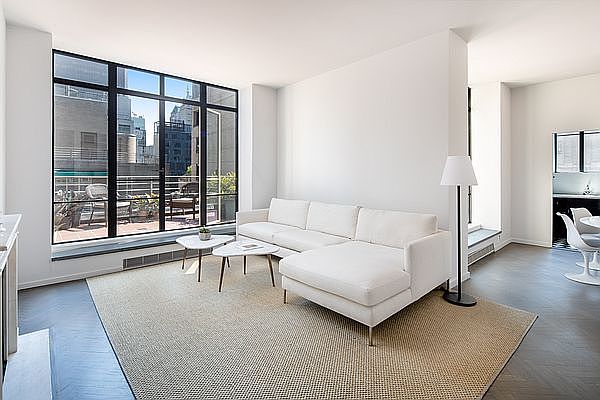 1st image of 17 W 54th St Unit Phd