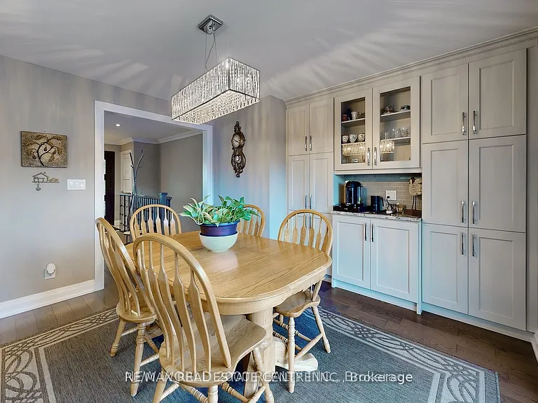10 Suburban Dr — Photo 15
