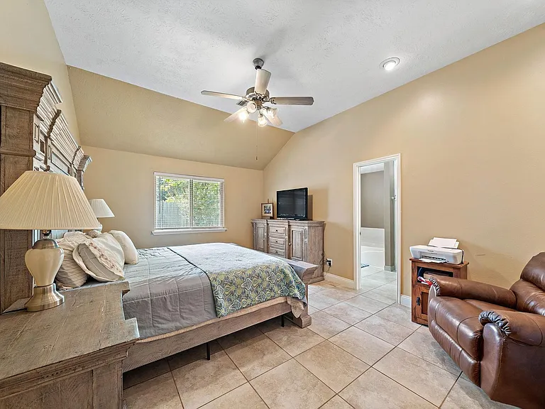 18223 Lundar Ln — Photo 6