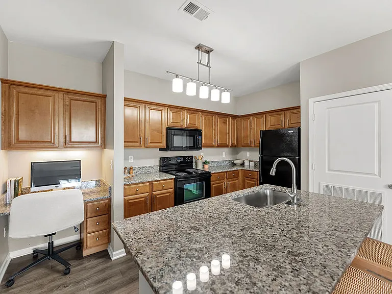 Riverstone Apartments — Photo 10