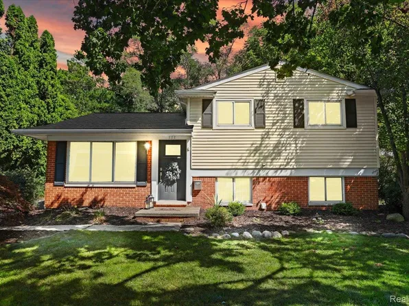 555 Lindsay Dr, Plymouth, MI 48170