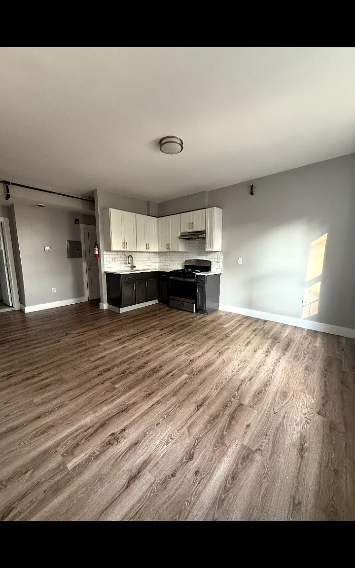 2 bed, $1,900 — Photo 1
