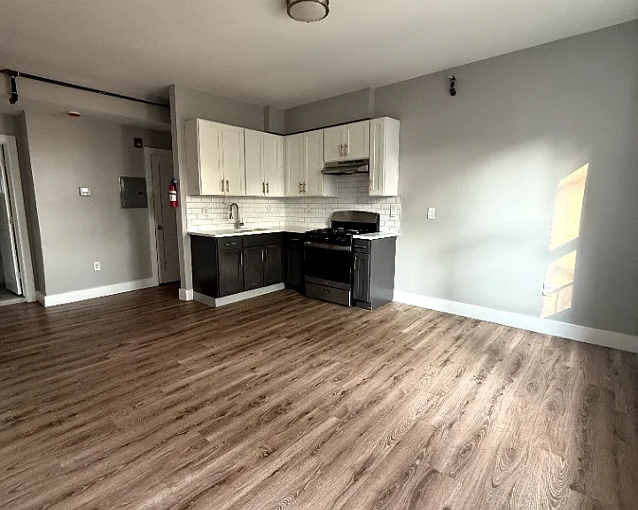 698 Chancellor Ave #201A — Photo 1