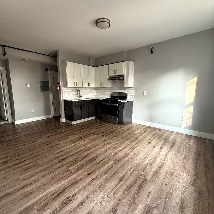 698 Chancellor Ave #201A