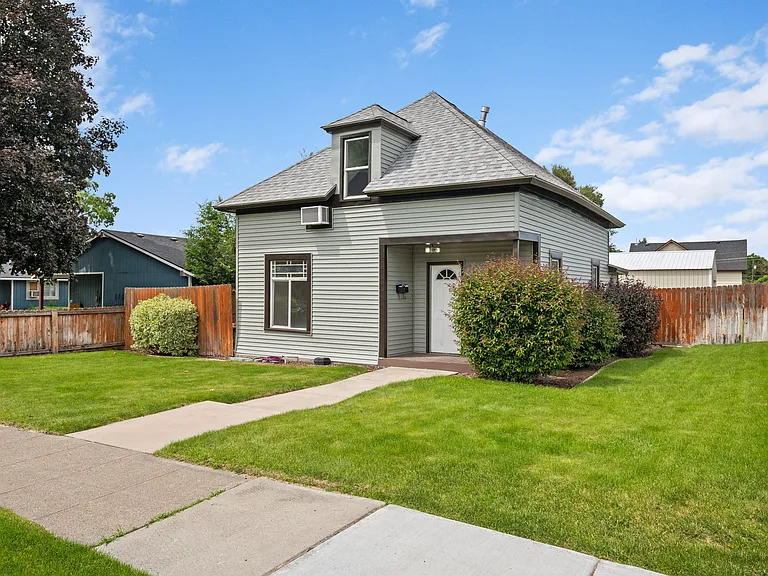 1627 E Desmet Ave — Photo 2
