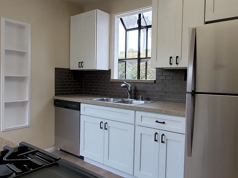 4747 Saratoga Ave — Photo 1