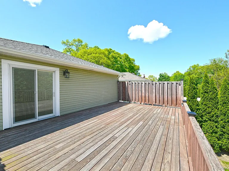 44 Derby Ave — Photo 14