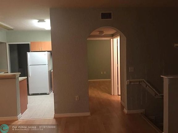 3rd image of 1601 Belmont Ln #1601
