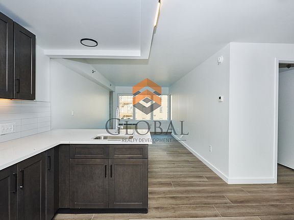 2nd image of 790 Allerton Ave #303