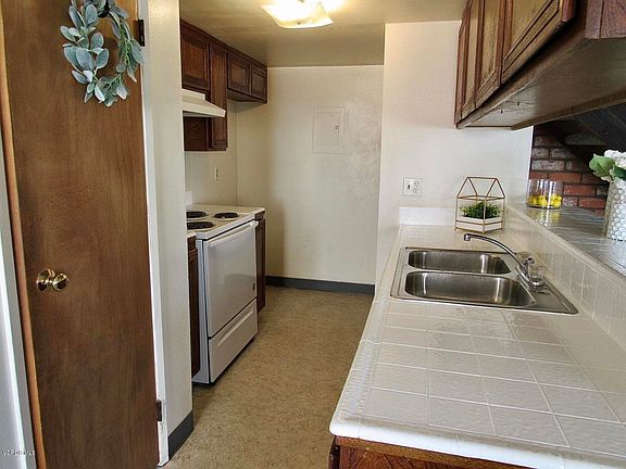 3rd image of 2614 N Yardarm Ave