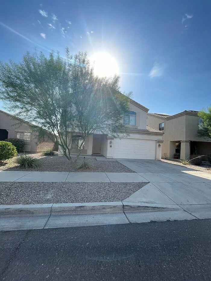 3 bed, 3.0 bath, 2230 sqft, $1,895 — Photo 2