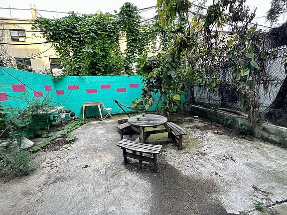 3rd image of 630 Kosciuszko St #1L