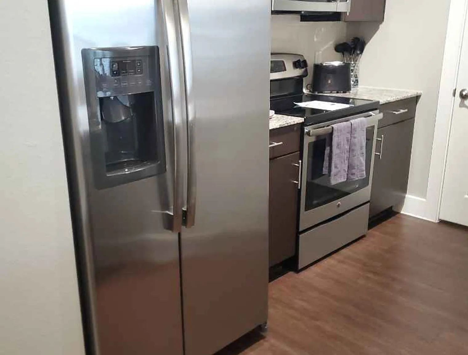 1 bed, 1.0 bath, 7696 sqft, $4,190 — Photo 4