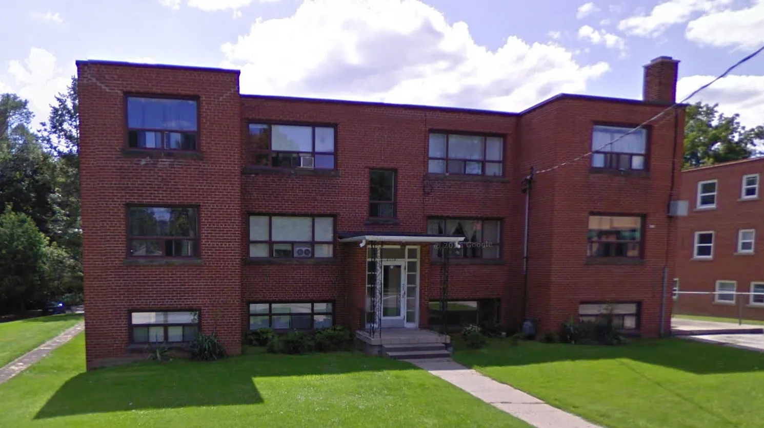 2128 Harris Crescent — Photo 1
