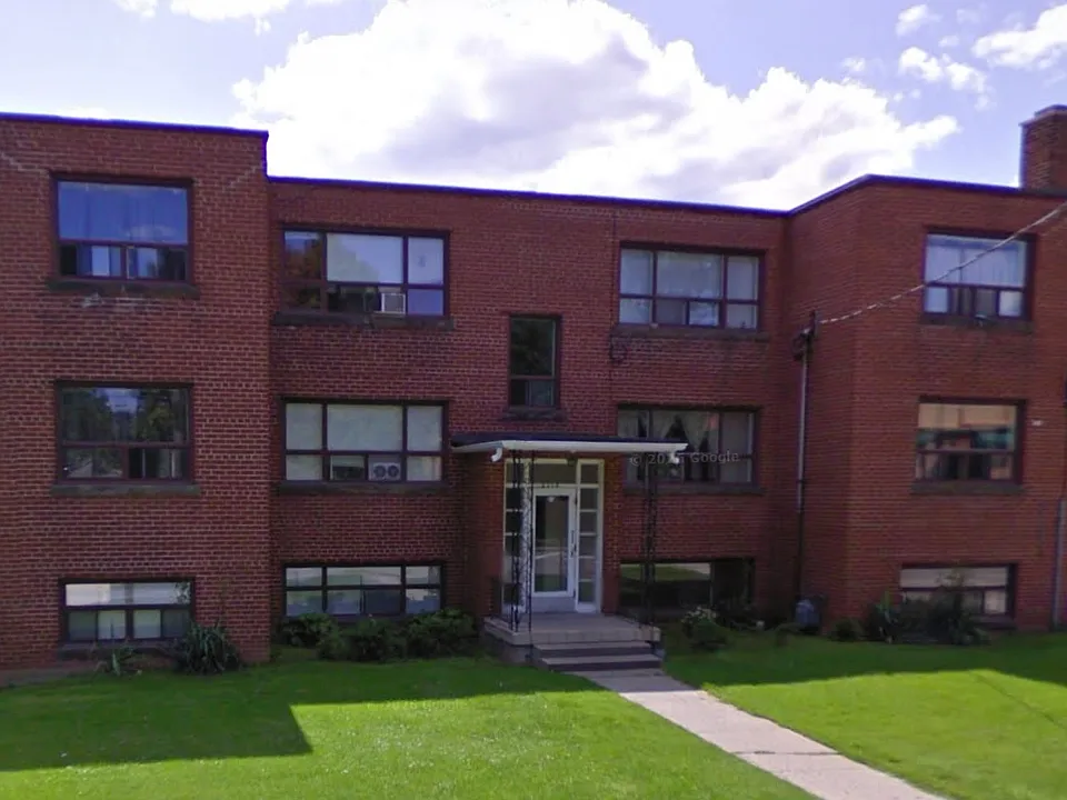 2128 Harris Cres #10