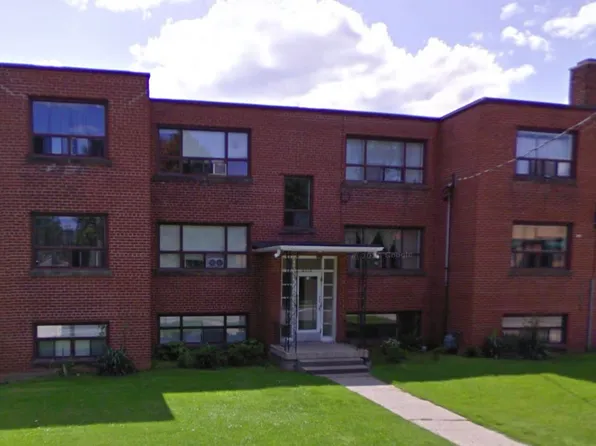 2128 Harris Cres #10, Burlington, ON L7R 1G4