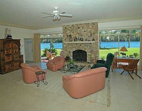 Great Room w/fireplace 