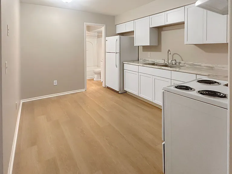 Lakewood Apartments — Photo 27