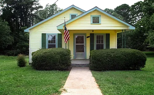209 Moore Ave Photo 1